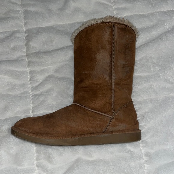 Uggs boots, soft interior - Picture 2 of 2